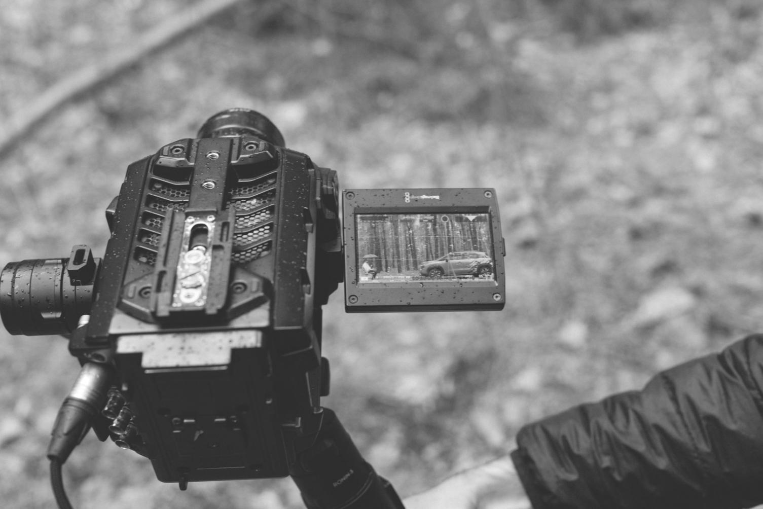 Equipo de edición profesional y estudio de postproducción